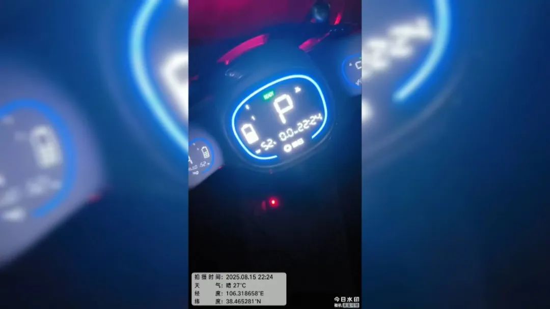 DƬ